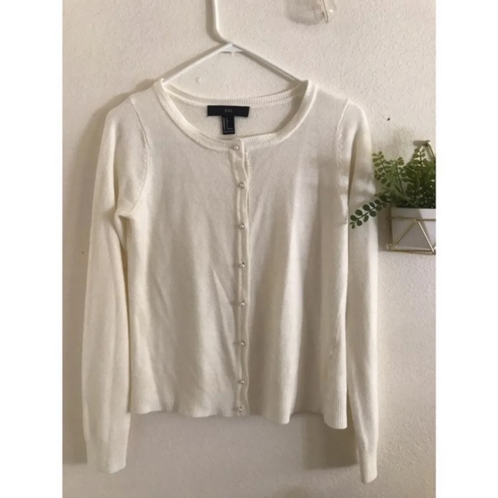 Beige cardigan 🧥